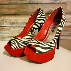 Animal print women's heels, size 6.5